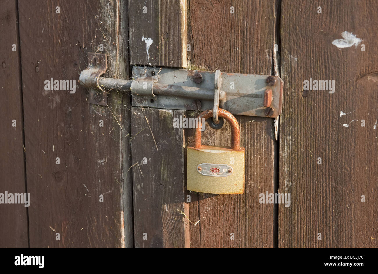 Old Locks With Keys On Garage Door Stock Photo - Download Image Now -  Antique, Barn, Building Entrance - iStock