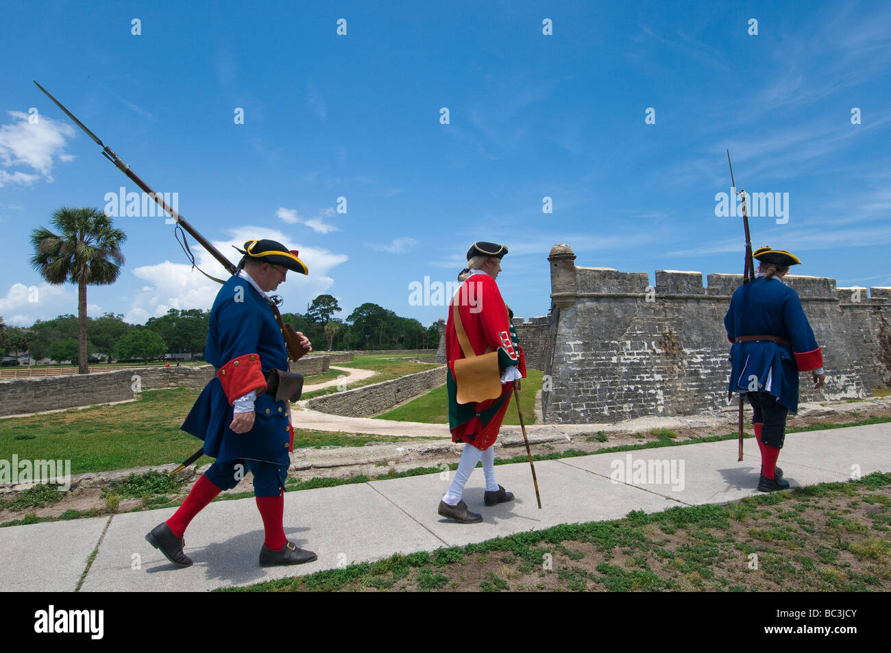 Actors dressed in 17th century colonial Spanish (blue) and English army