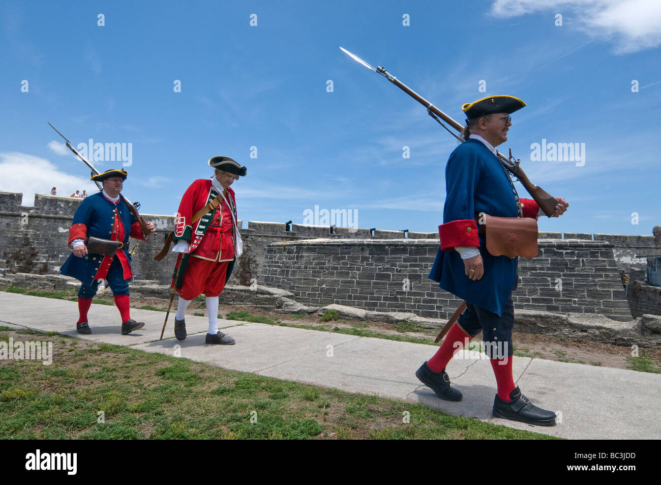 Actors dressed in 17th century colonial Spanish (blue) and English army
