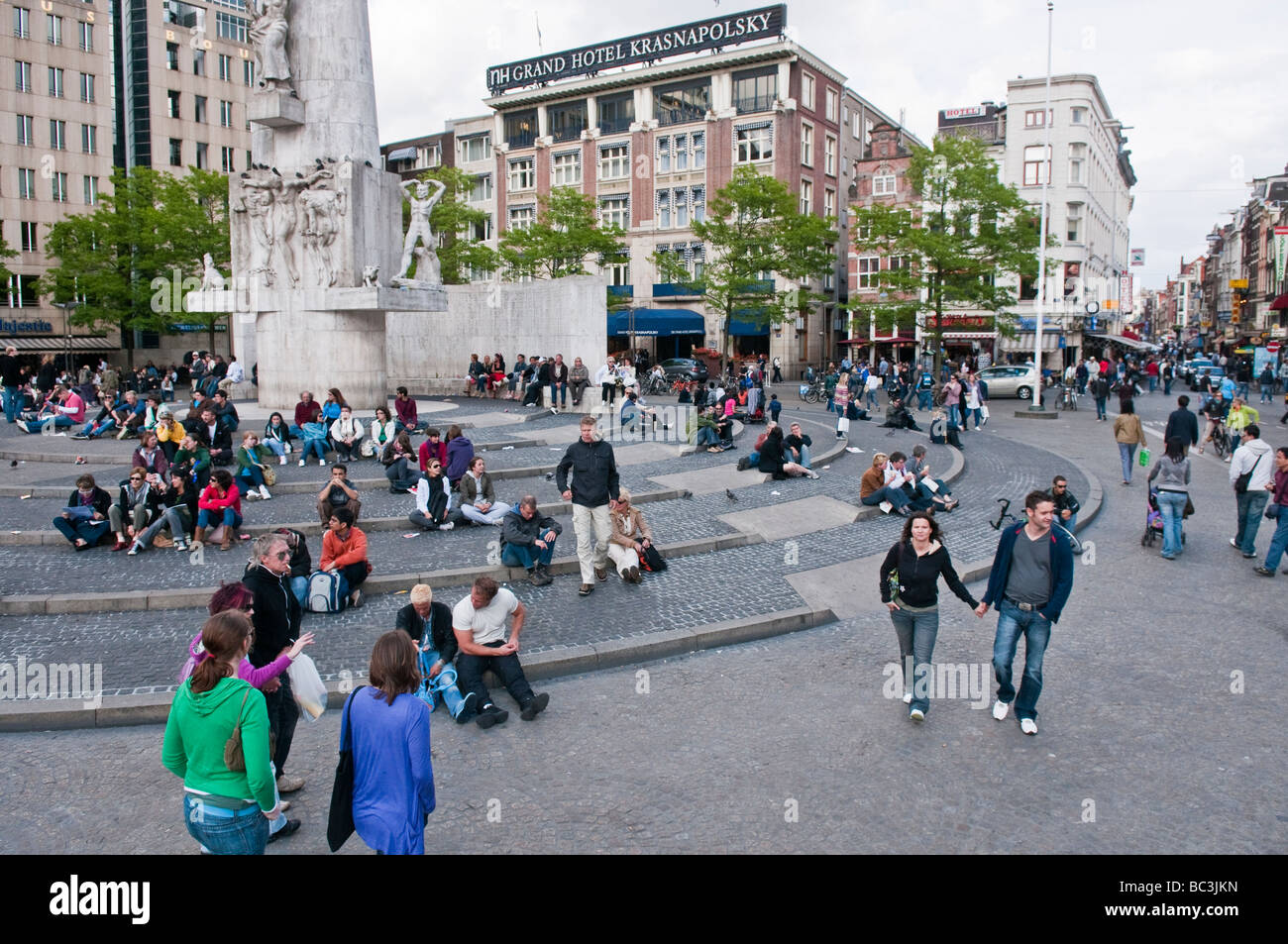 Crowds of tourists and locals gather in Dam Square Stock Photo