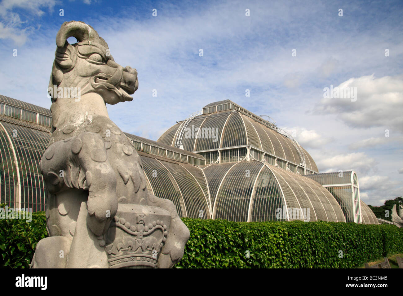 A 'Lion of England' statue in front of the Palm House, The Royal Botanic Gardens, Kew, Surrey, England. Stock Photo