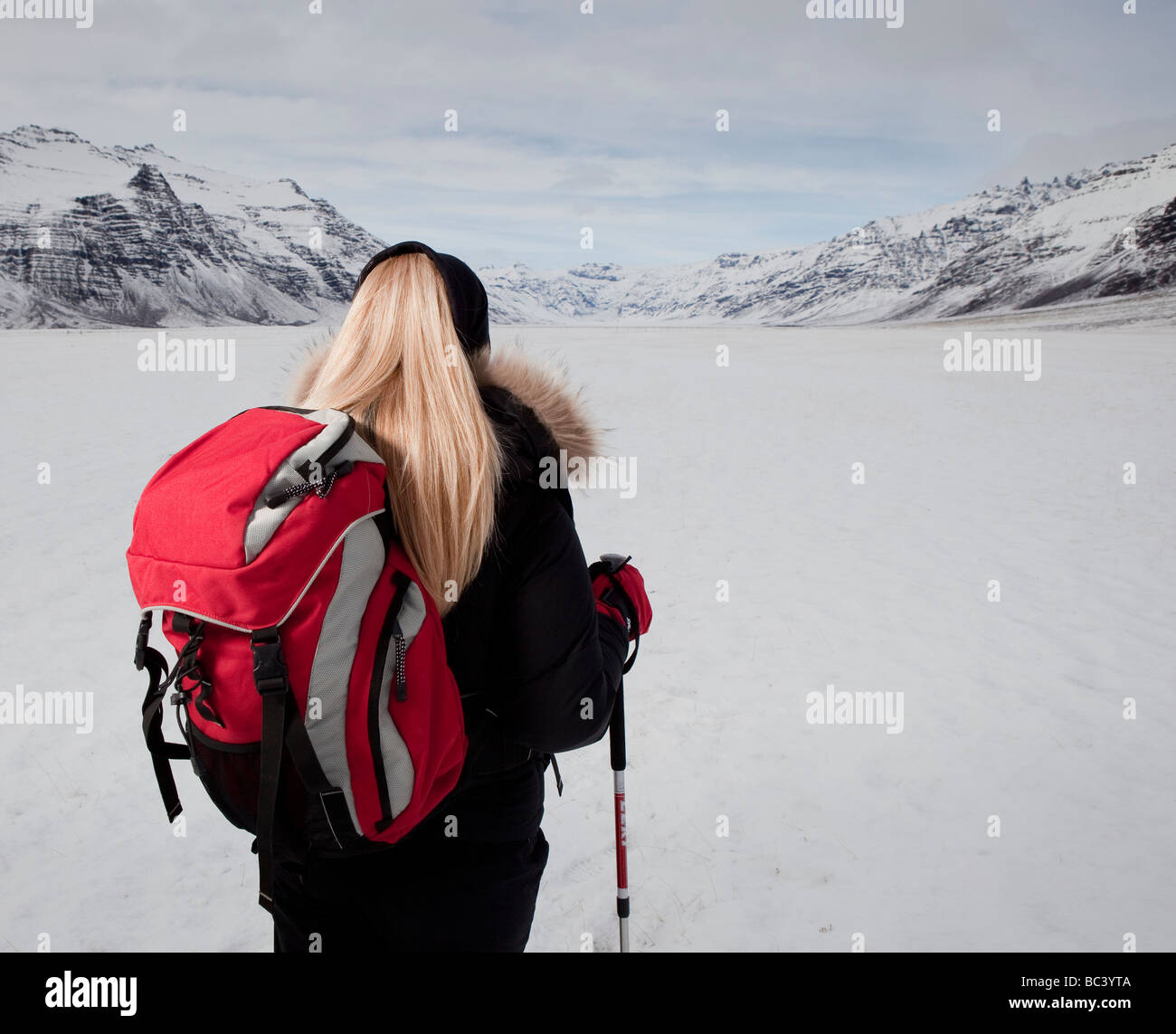 Young girl backpacking in Kalfafellsdalur valley, Hornafjordur, Eastern Iceland Stock Photo