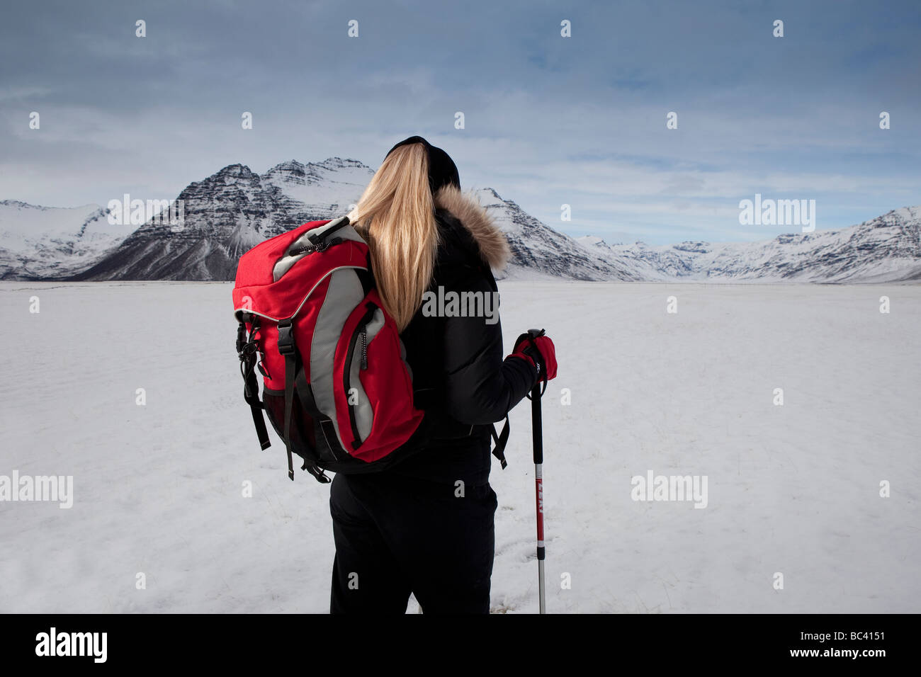 Young girl backpacking in Kalfafellsdalur valley, Hornafjordur, Eastern Iceland Stock Photo