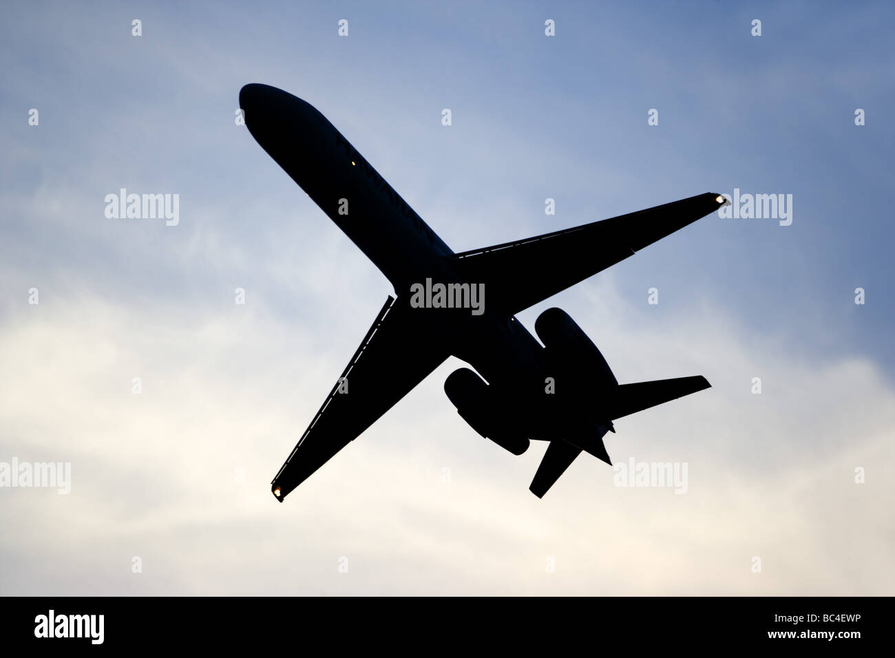 Commercial Aviation, Aircraft in flight Stock Photo - Alamy