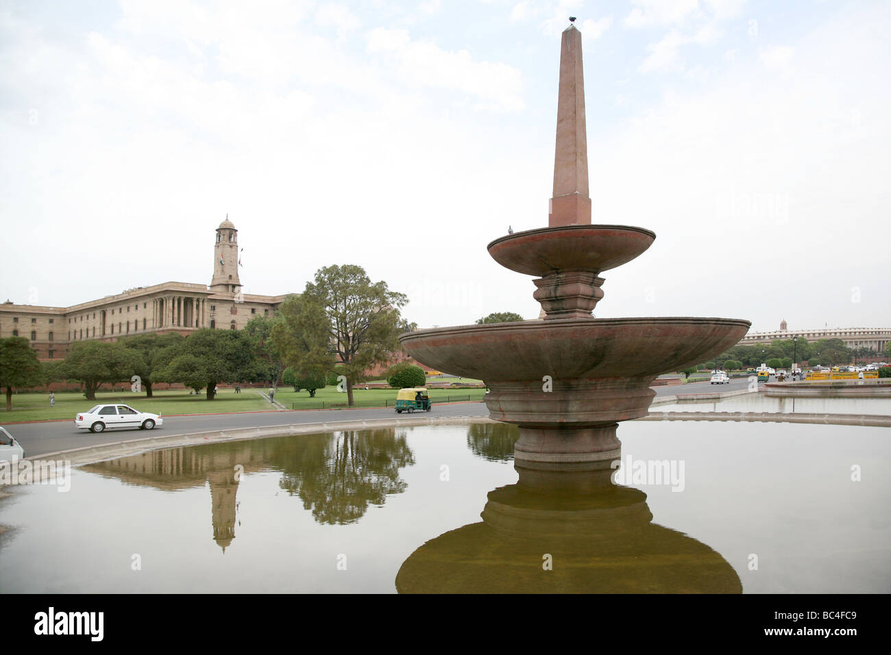 A fountain designed by Sir Edwin Lutyens in front of the President s Palace New Delhi Stock Photo