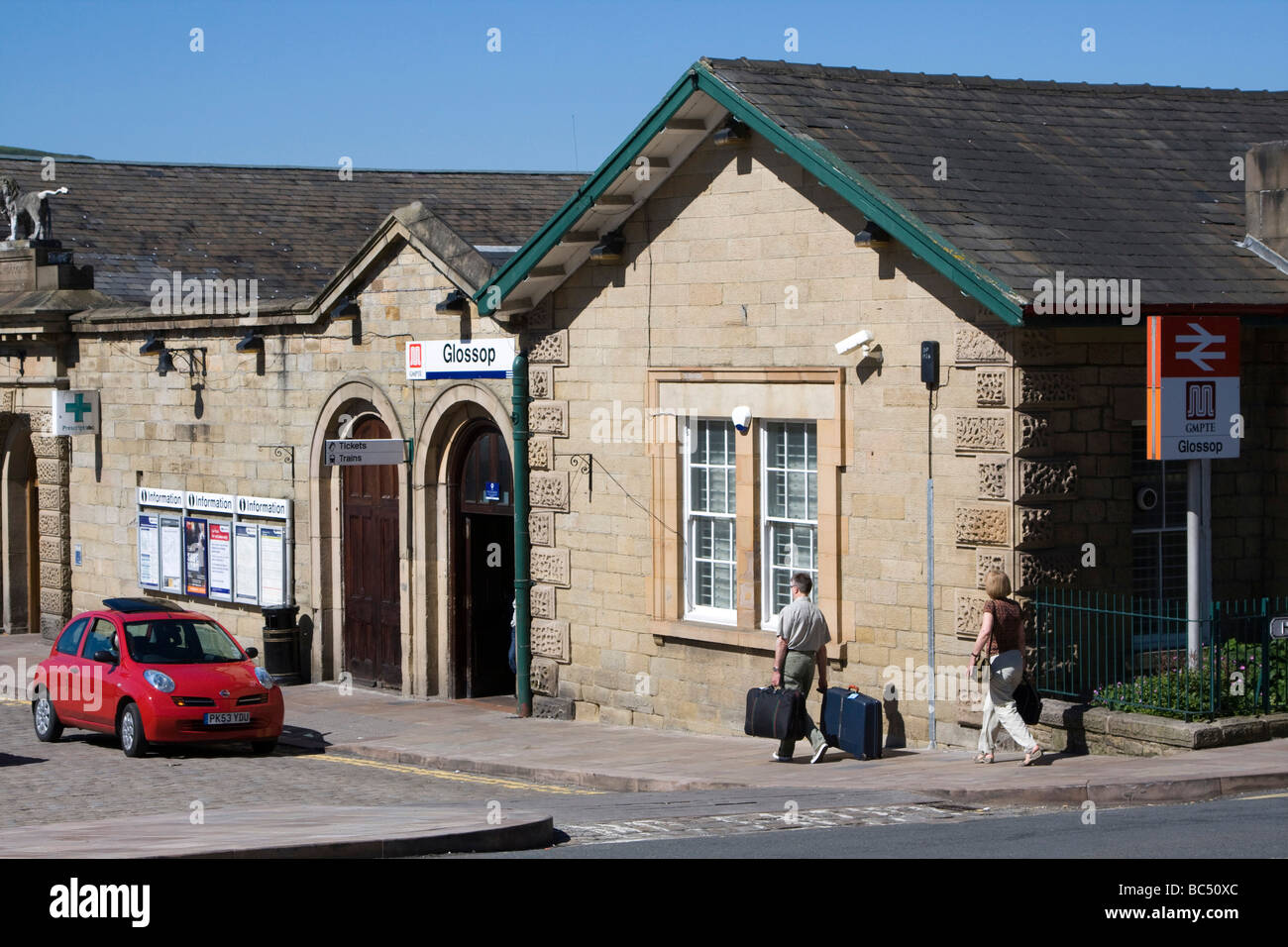 Glossop high street in derbyshire hires stock photography and images