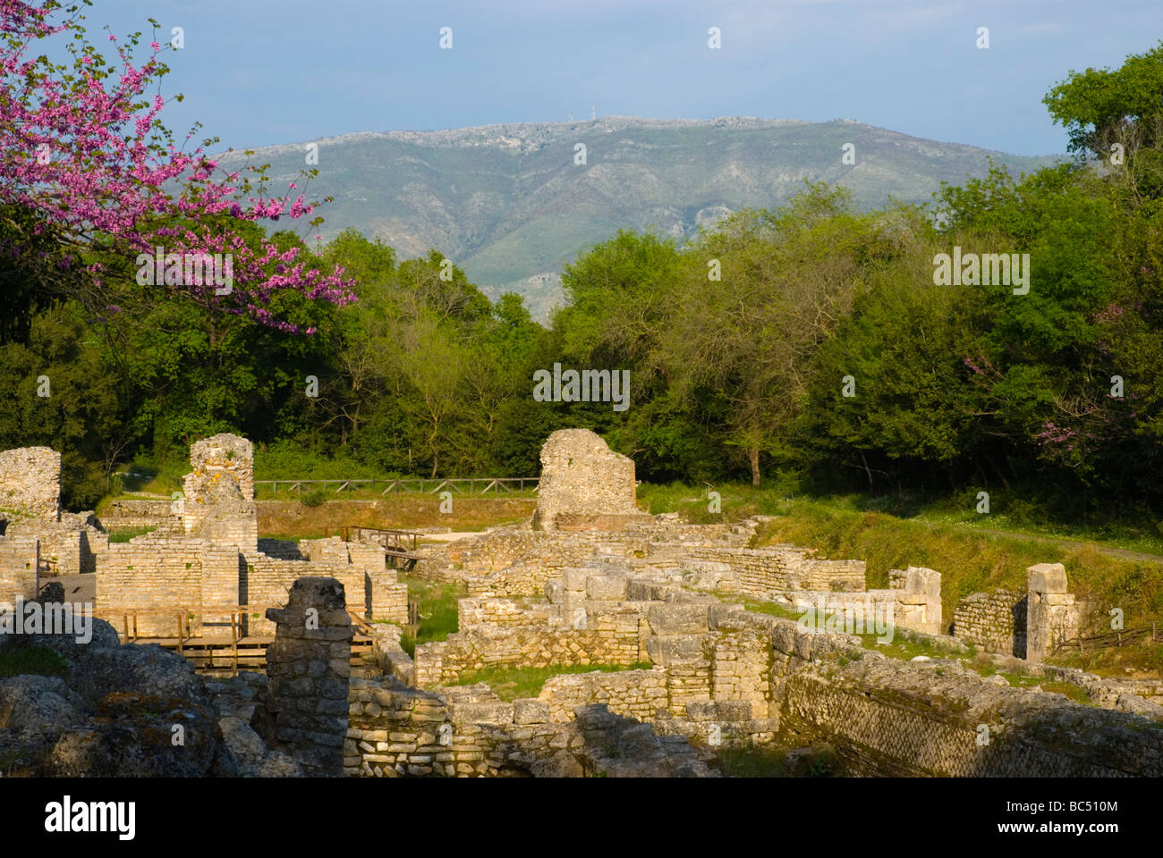 Open air theatre ancient ruins hi-res stock photography and images - Alamy