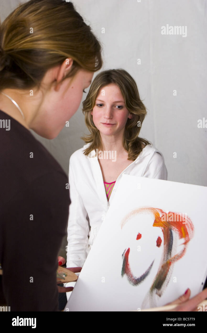 Teenage girl canvas painting hi-res stock photography and images - Alamy
