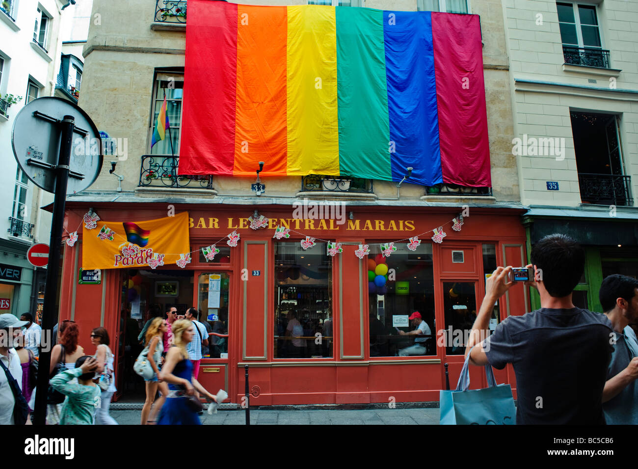 Bar Le Central in the Marais District, Paris, France Stock Photo - Alamy