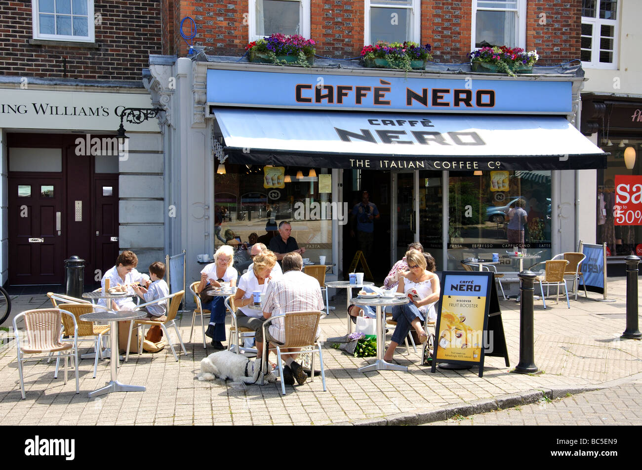 Cafe Nero, The Square, Petersfield, Hampshire, England, United Kingdom Stock Photo