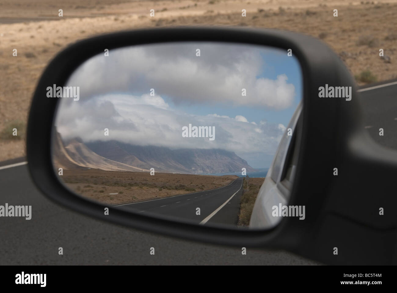 Two way mirror hi-res stock photography and images - Alamy