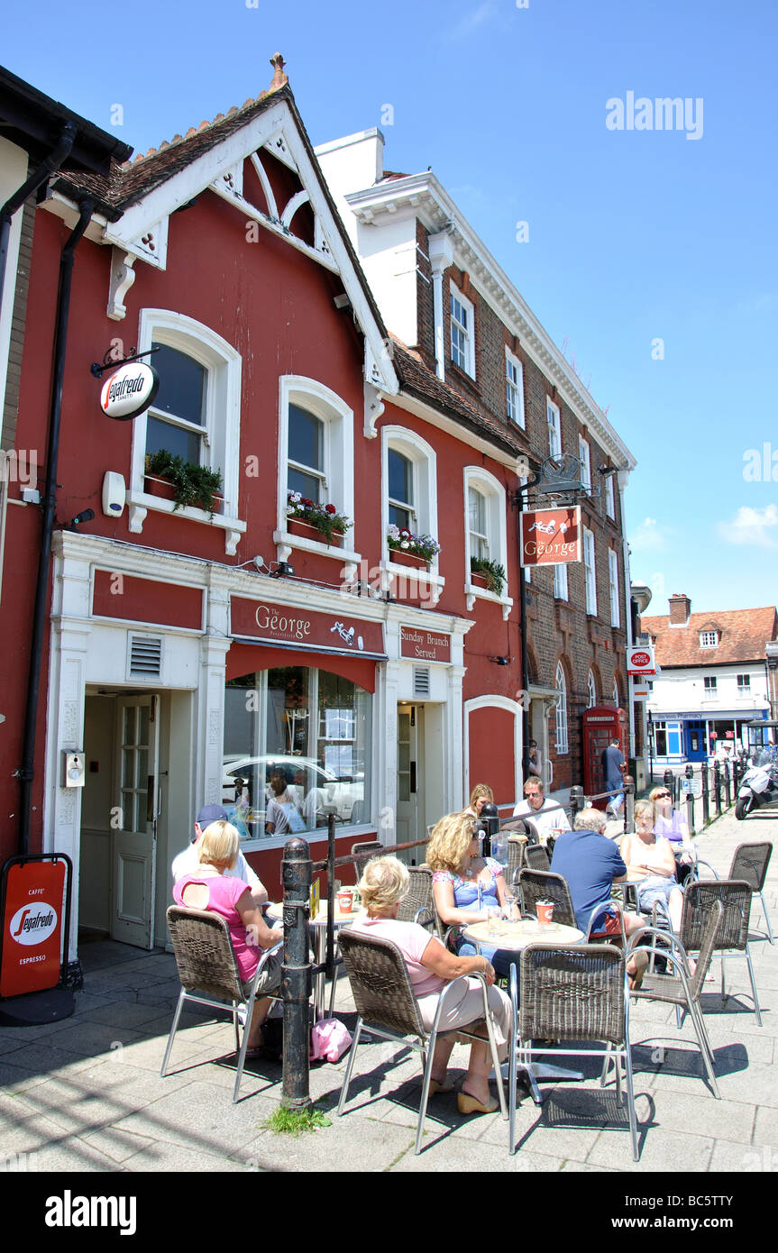The George Pub, The Square, Petersfield, Hampshire, England, United Kingdom Stock Photo