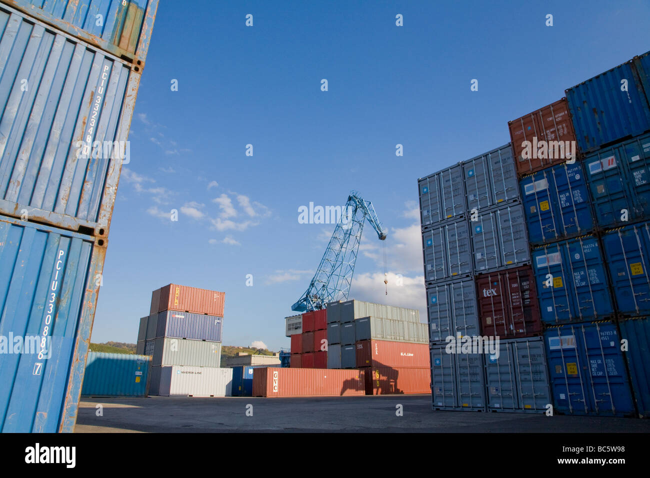 Harbour and container terminal hi-res stock photography and images - Alamy