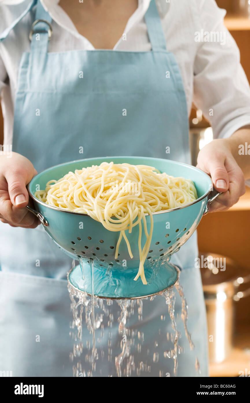 Straining pasta hi-res stock photography and images - Alamy