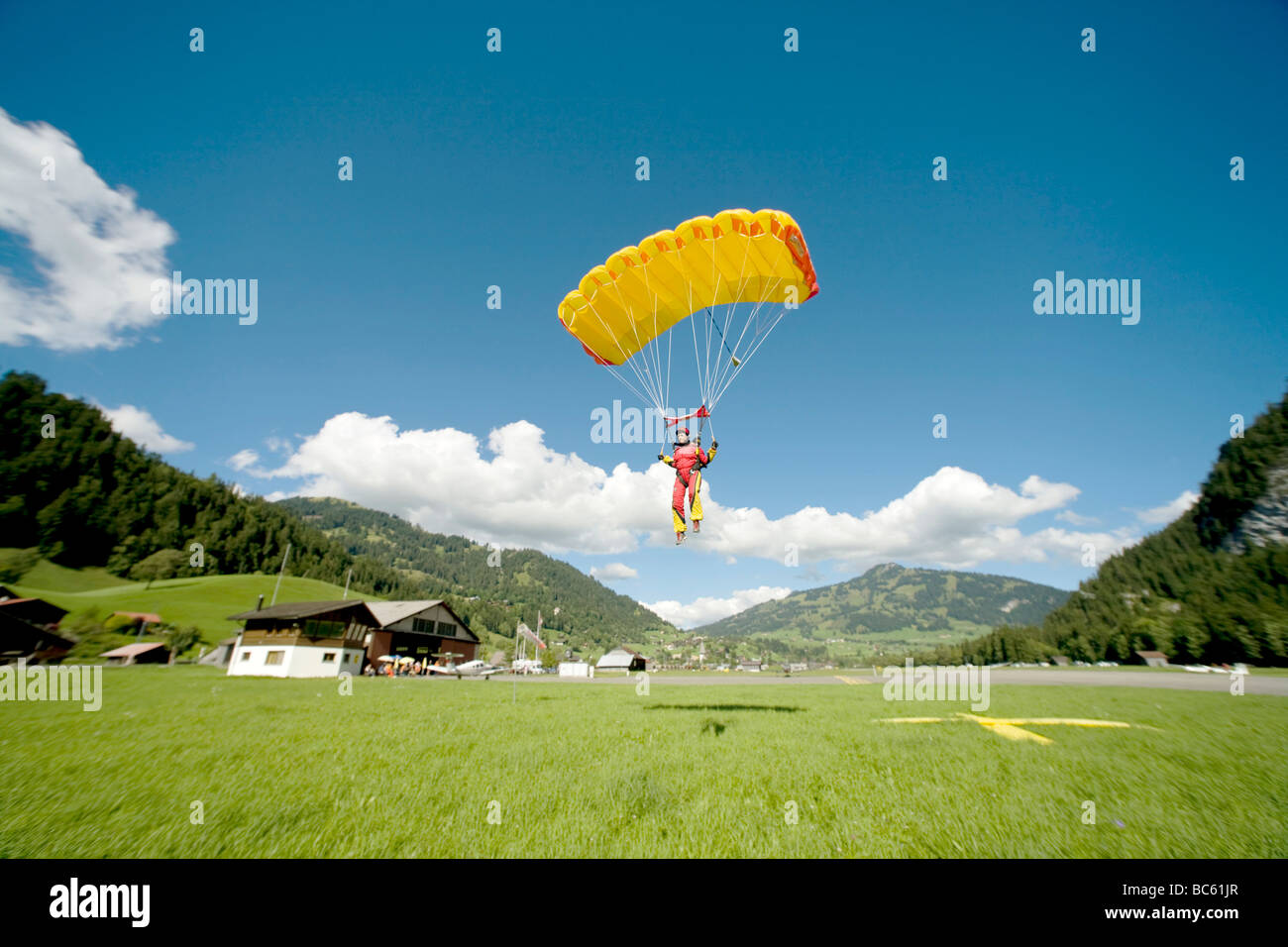 parachute jumper landing, full shot Stock Photo Alamy