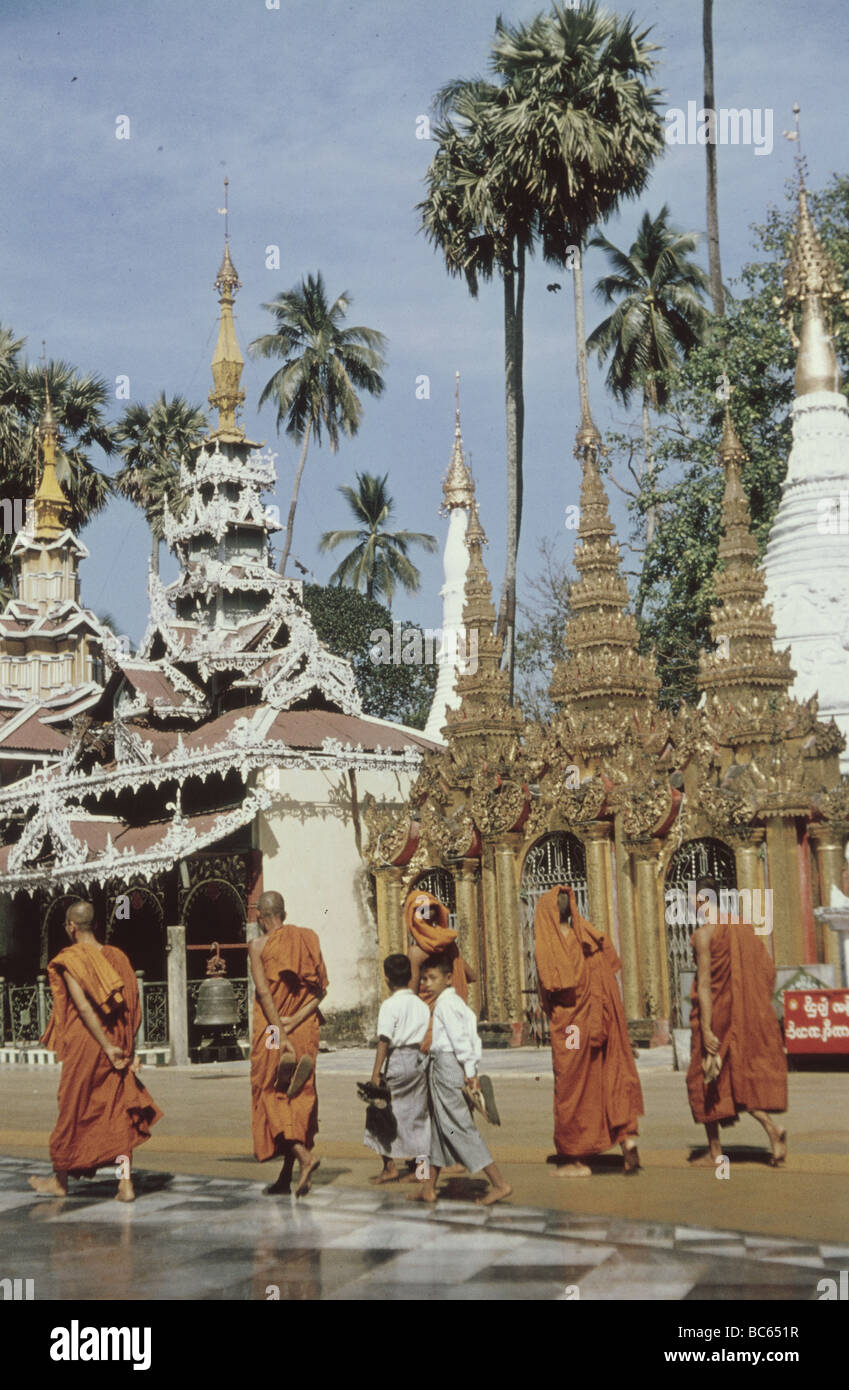 geography / travel, Burma, religion, three Buddhistic monks in front of the Shve Dagon Pagode, Rangoon, 1960s, Stock Photo