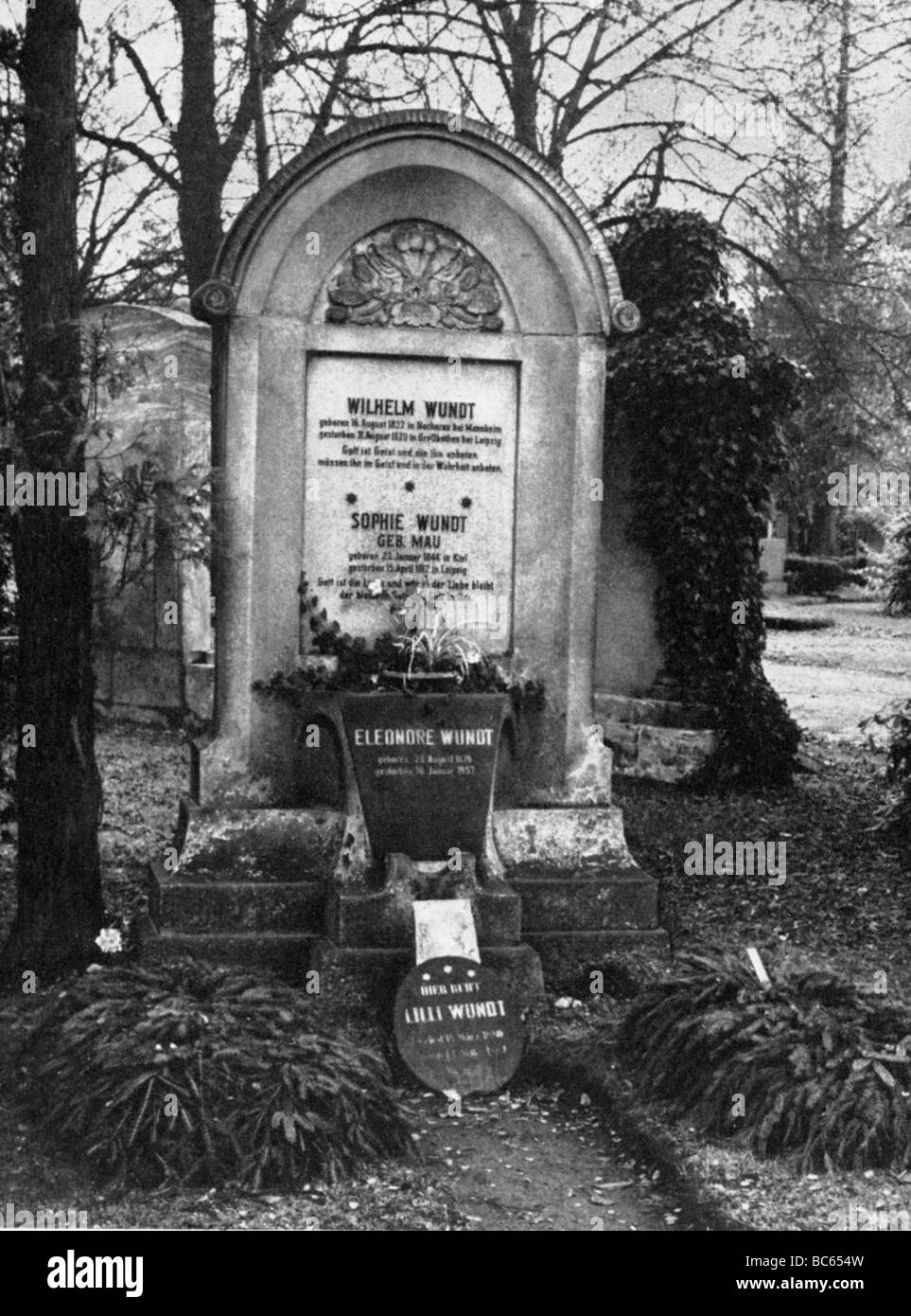 Wundt, Wilhelm, 16.8.1832 - 31.8.1920, German philosopher and psychologist, his grave, Grossbothen near Leipzig, Germany, Stock Photo