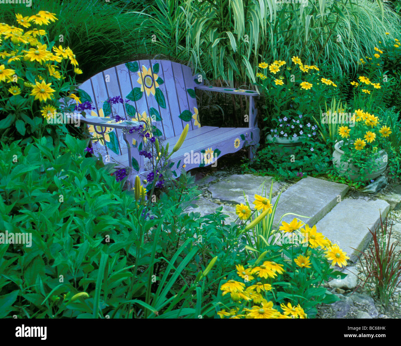 Hand painted bench hi res stock photography and images Alamy