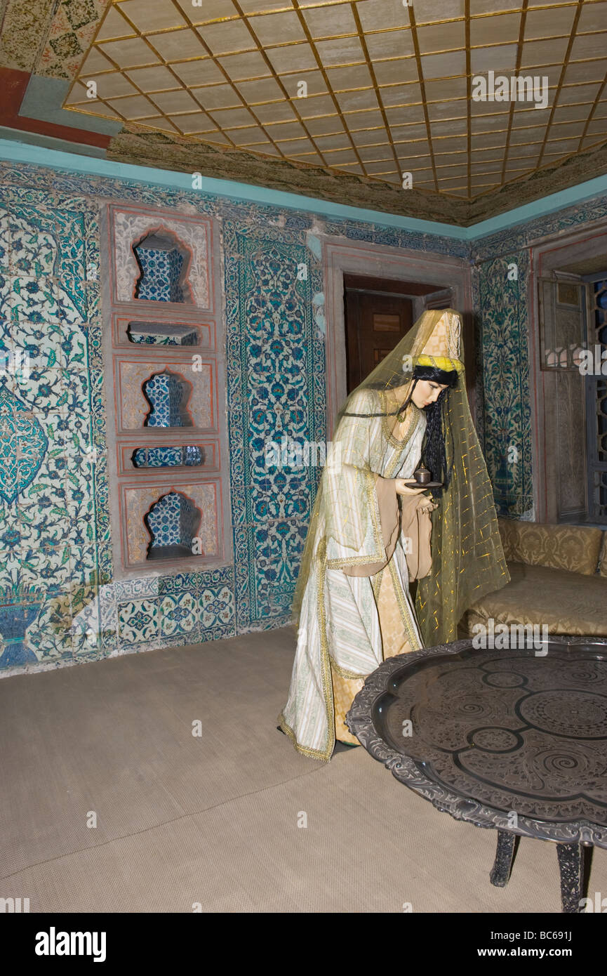 Istanbul topkapi palace costume hi-res stock photography and images - Alamy