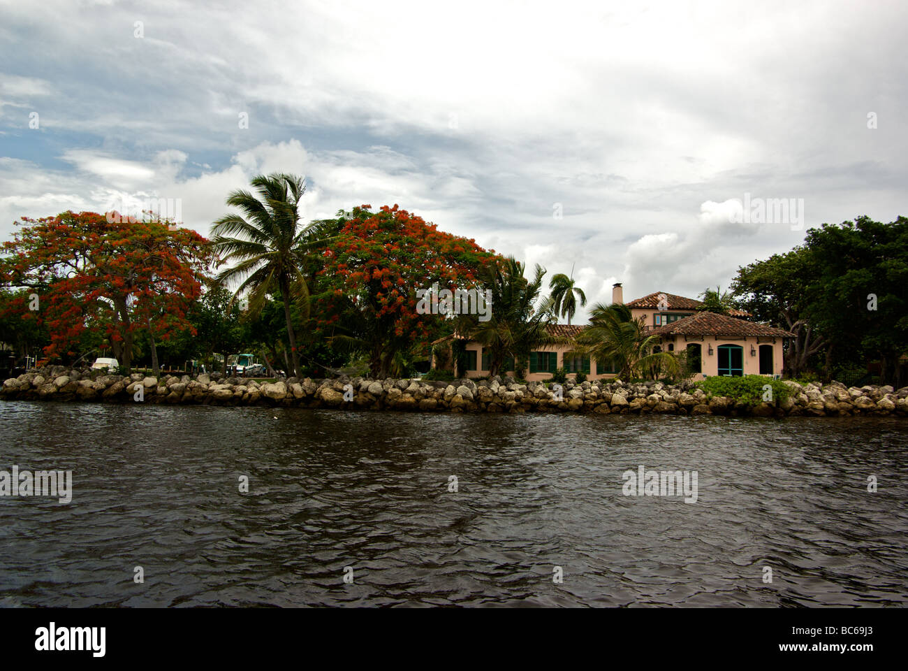 Luxury waterfront estate along Fort Lauderdale canal Stock Photo Alamy