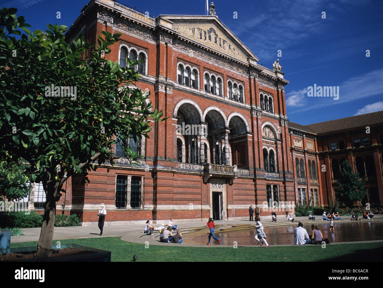 Victoria And Albert Museum London Stock Photo Alamy Victoria And Albert Museum London Stock Photo Alamy