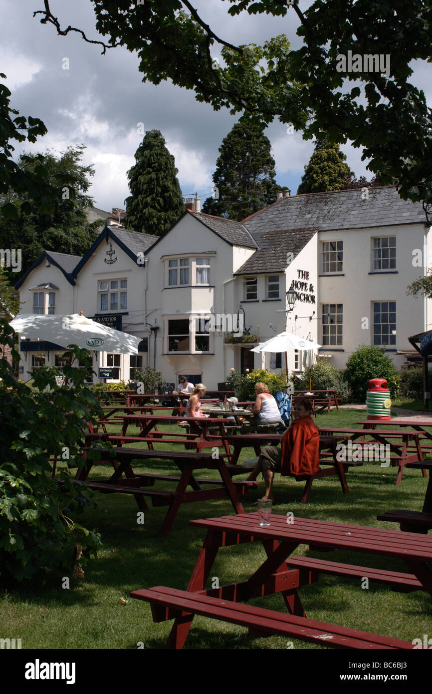 The Hope & Anchor public house near the River Wye at Ross on Wye in Herefordshire Stock Photo