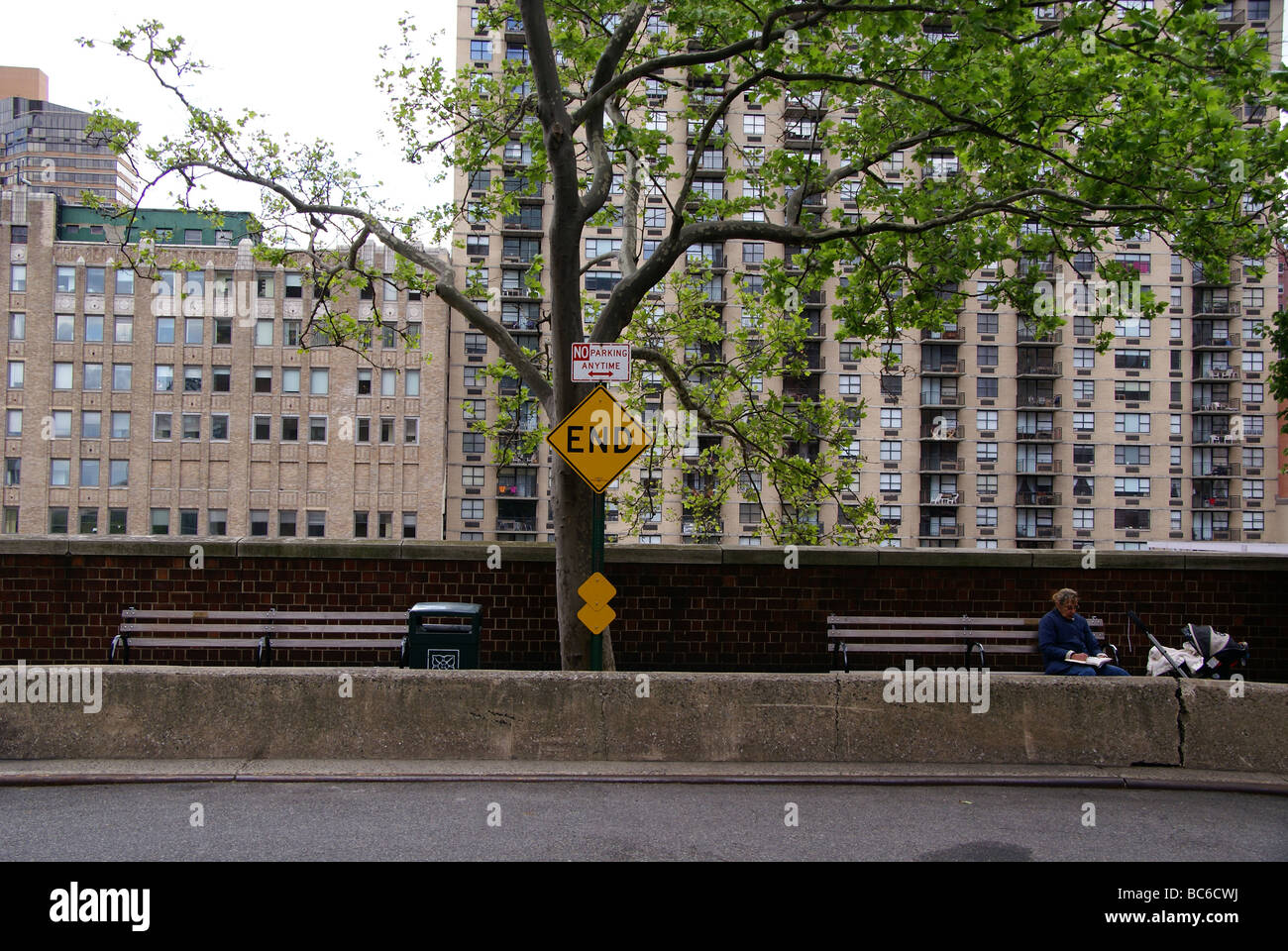 Dead end street in midtown Manhattan, NY Stock Photo Alamy