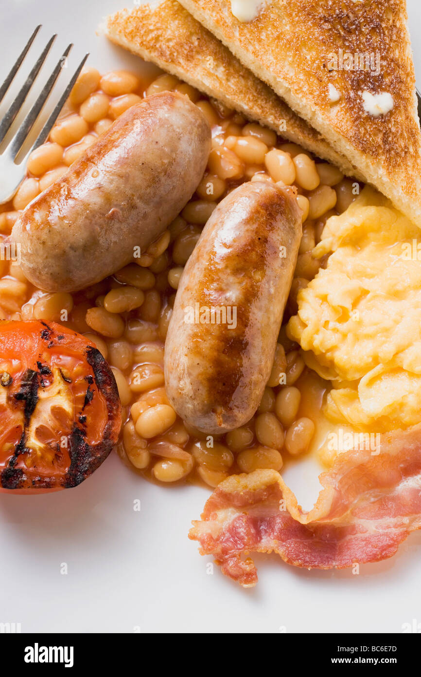 Baked beans with sausages, scrambled egg, bacon, tomato, toast Stock Photo Alamy