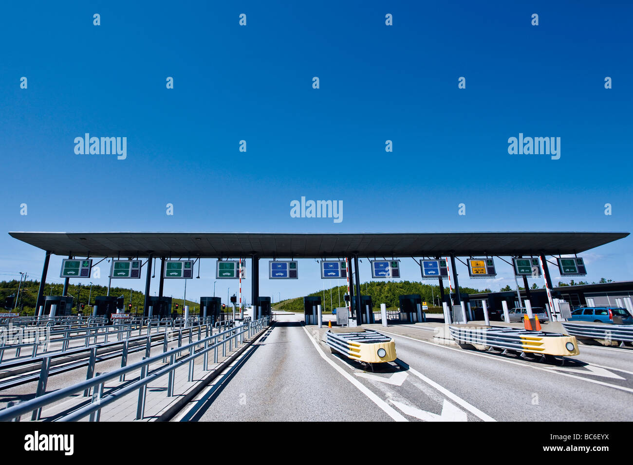 The toll station at the Oresund Bridge between Denmark and Sweden Stock  Photo - Alamy