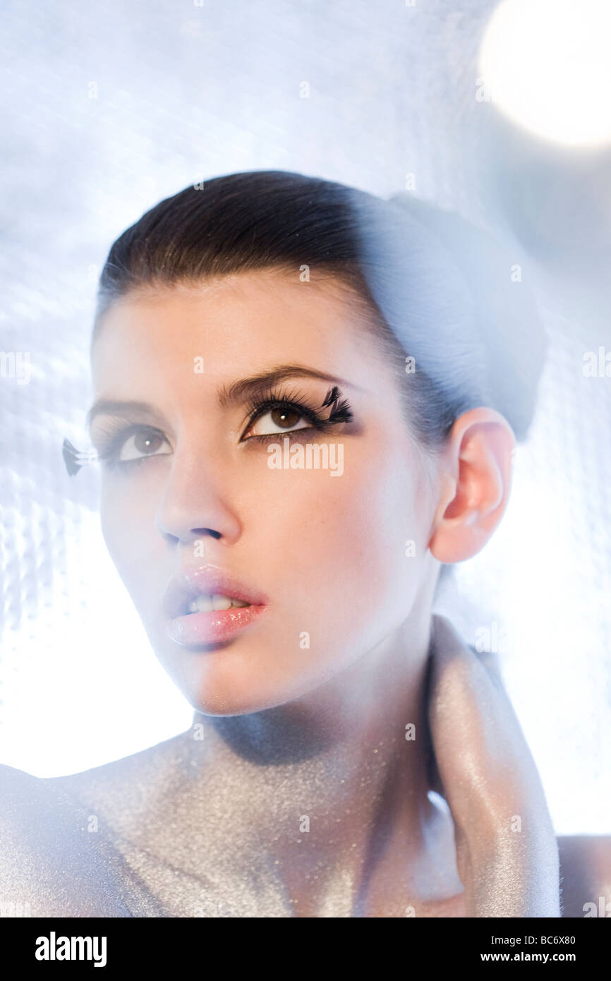 Silver body paint hires stock photography and images Alamy