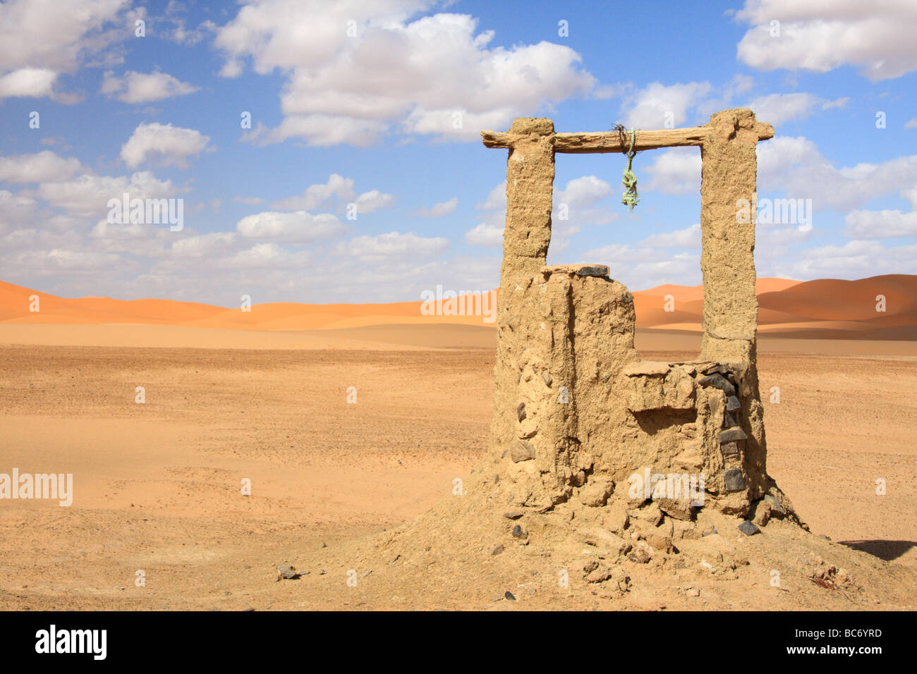 Desert sahara well hires stock photography and images Alamy