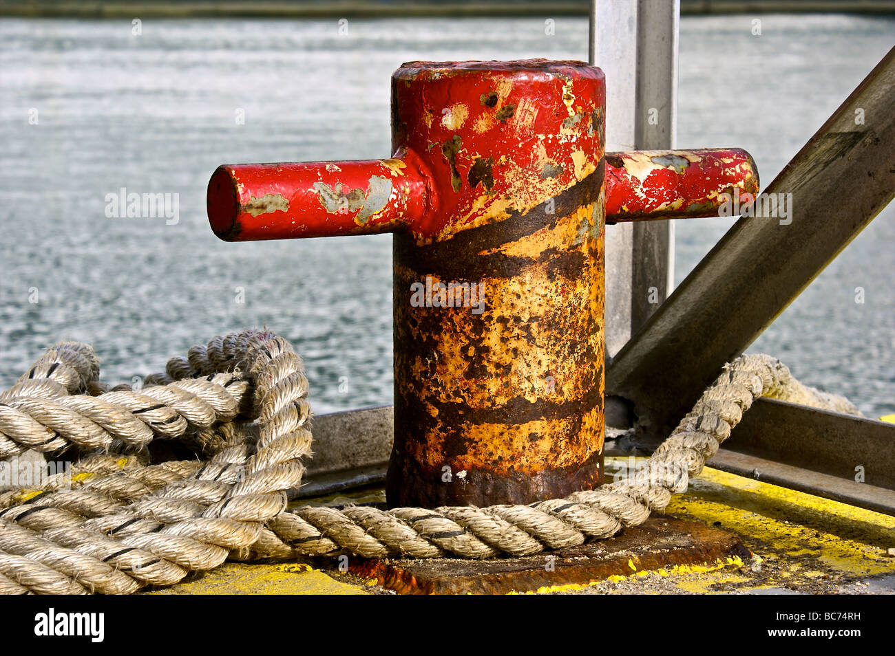 Pier Cleat Stock Photos & Pier Cleat Stock Images Alamy
