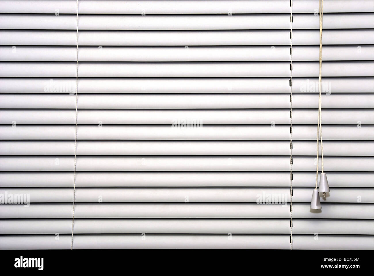 Adjusting window blinds hires stock photography and images Alamy