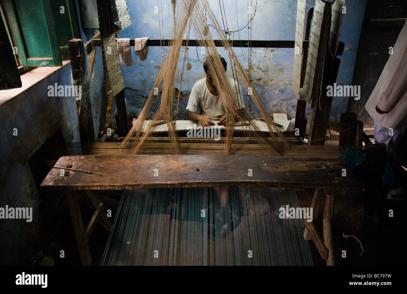 weaving silk textiles, varanasi, india Stock Photo Alamy