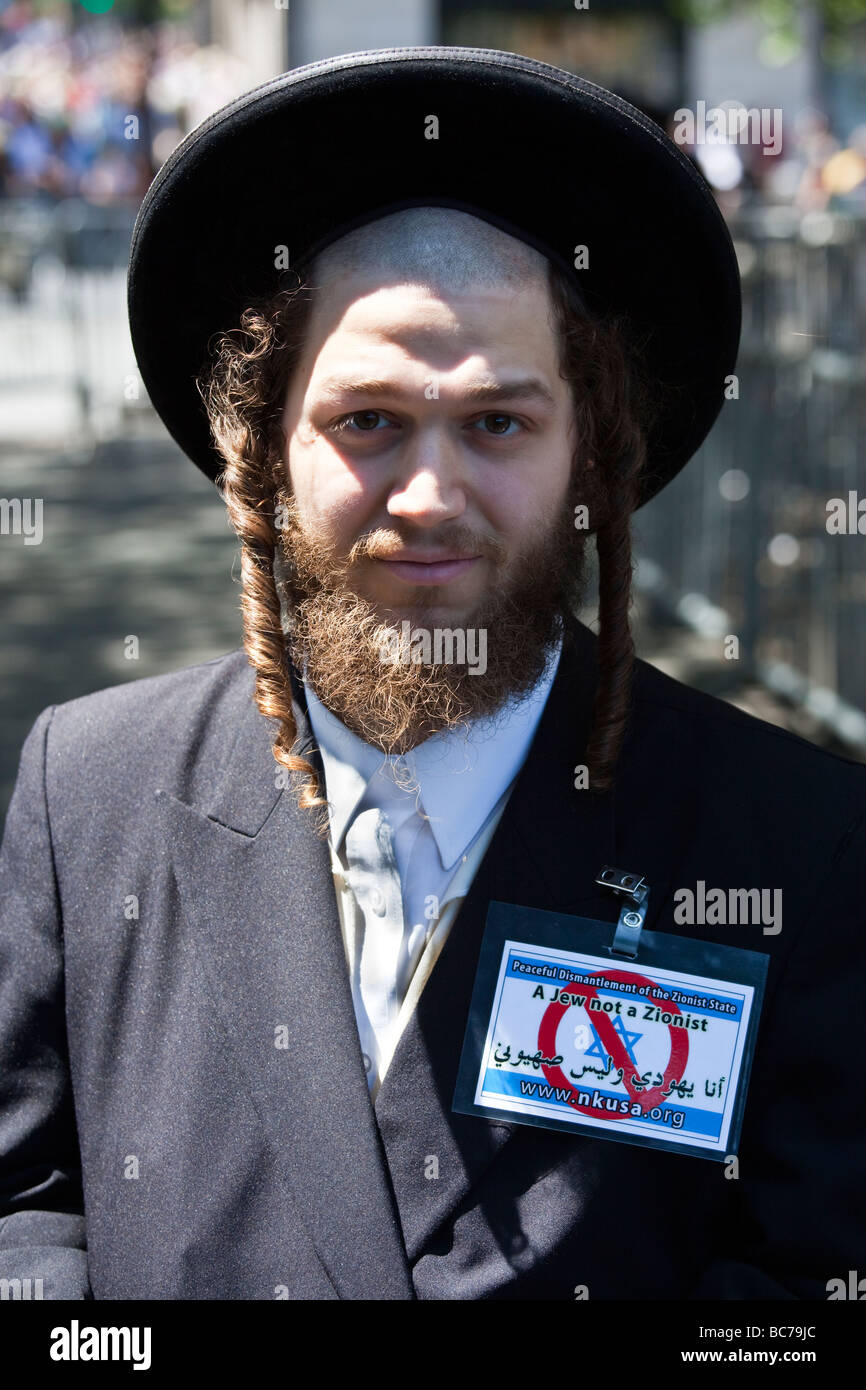 Hasidic Jewish Rabbis against Zionism at the Israel Parade in New York City NKUSA Stock Photo