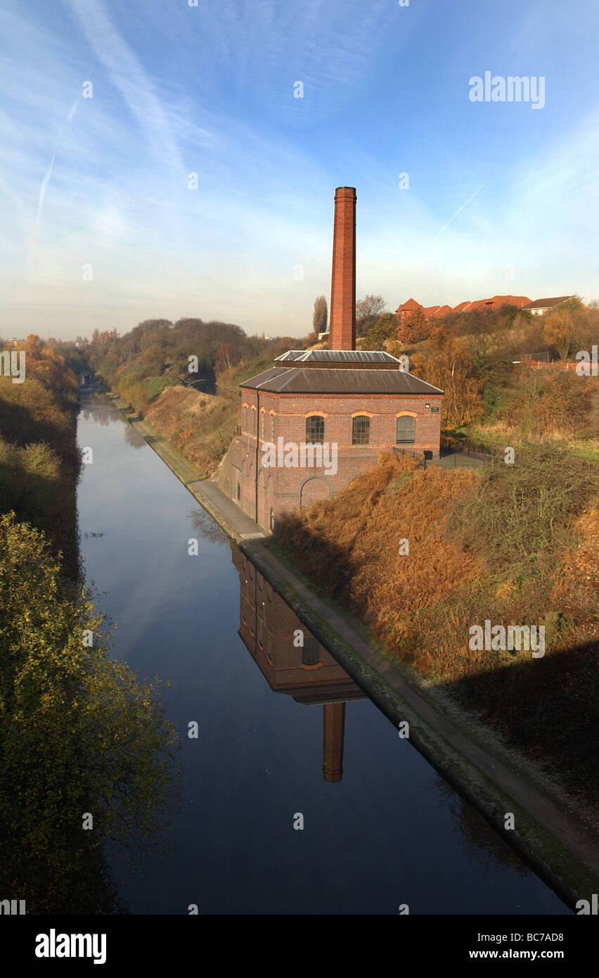 The new Smethwick Pumping Station in Sandwell and the New Birmingham Main Line Canal Stock Photo