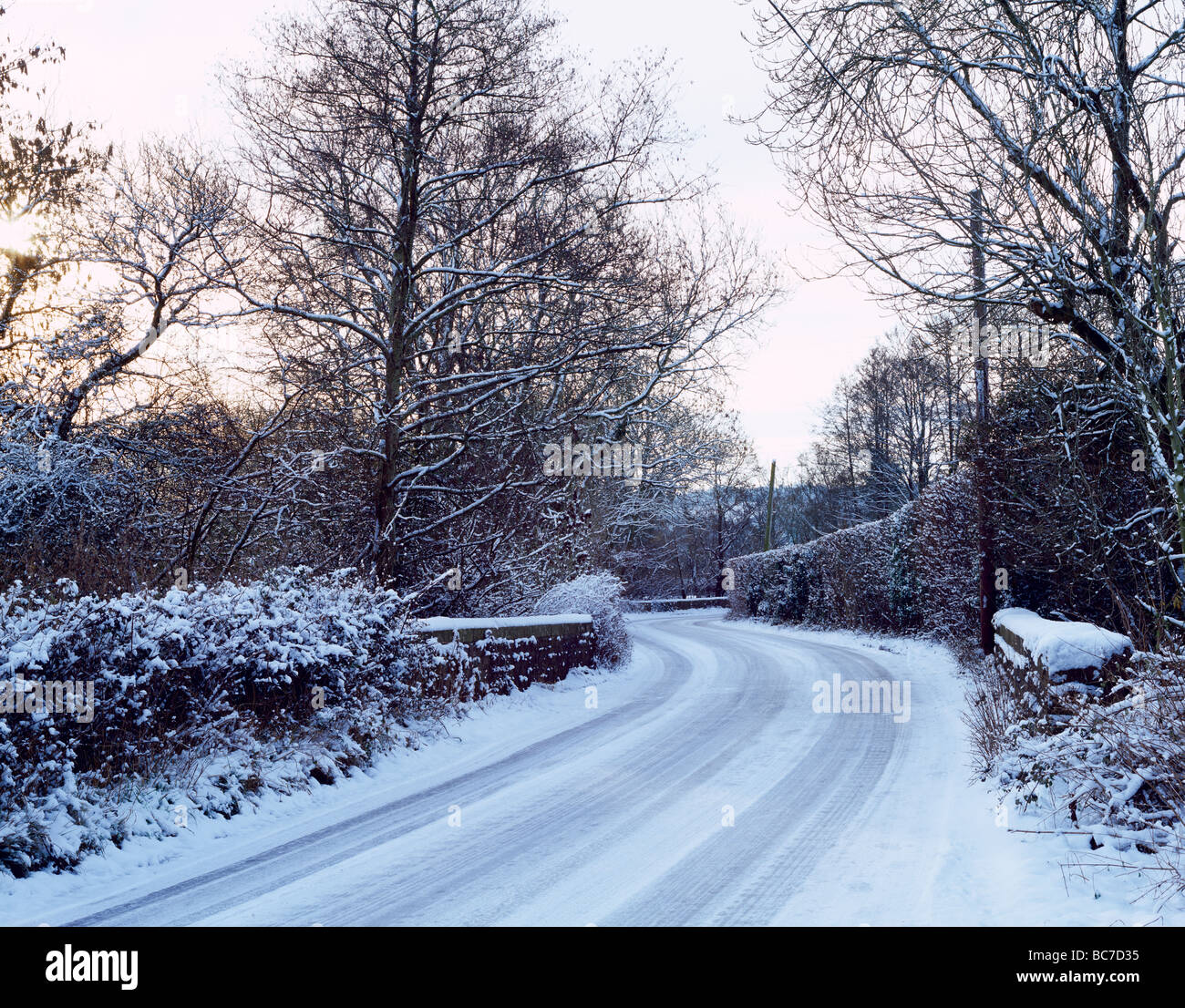 Village lane snow hi-res stock photography and images - Alamy