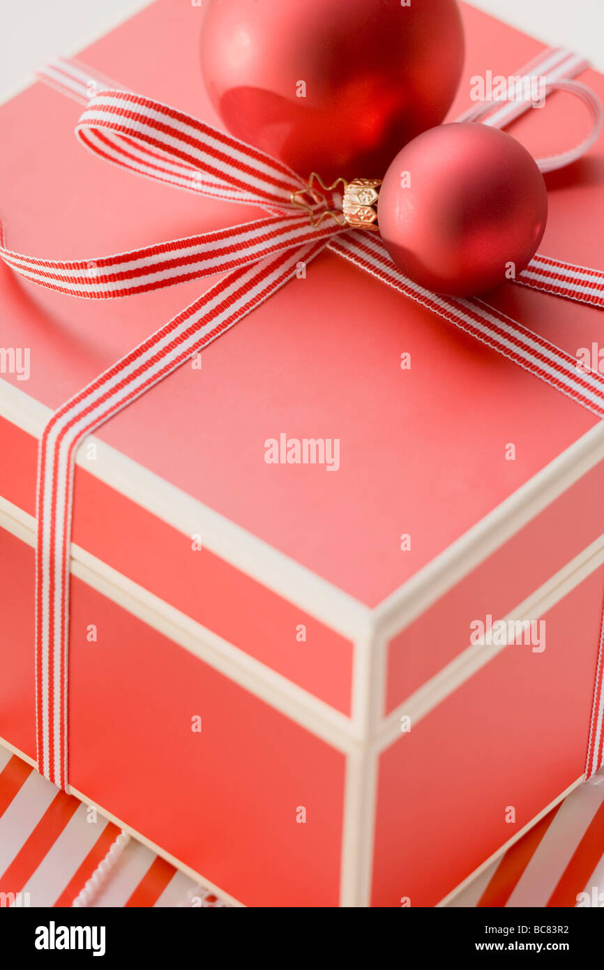 Packing the decorations hi-res stock photography and images - Alamy