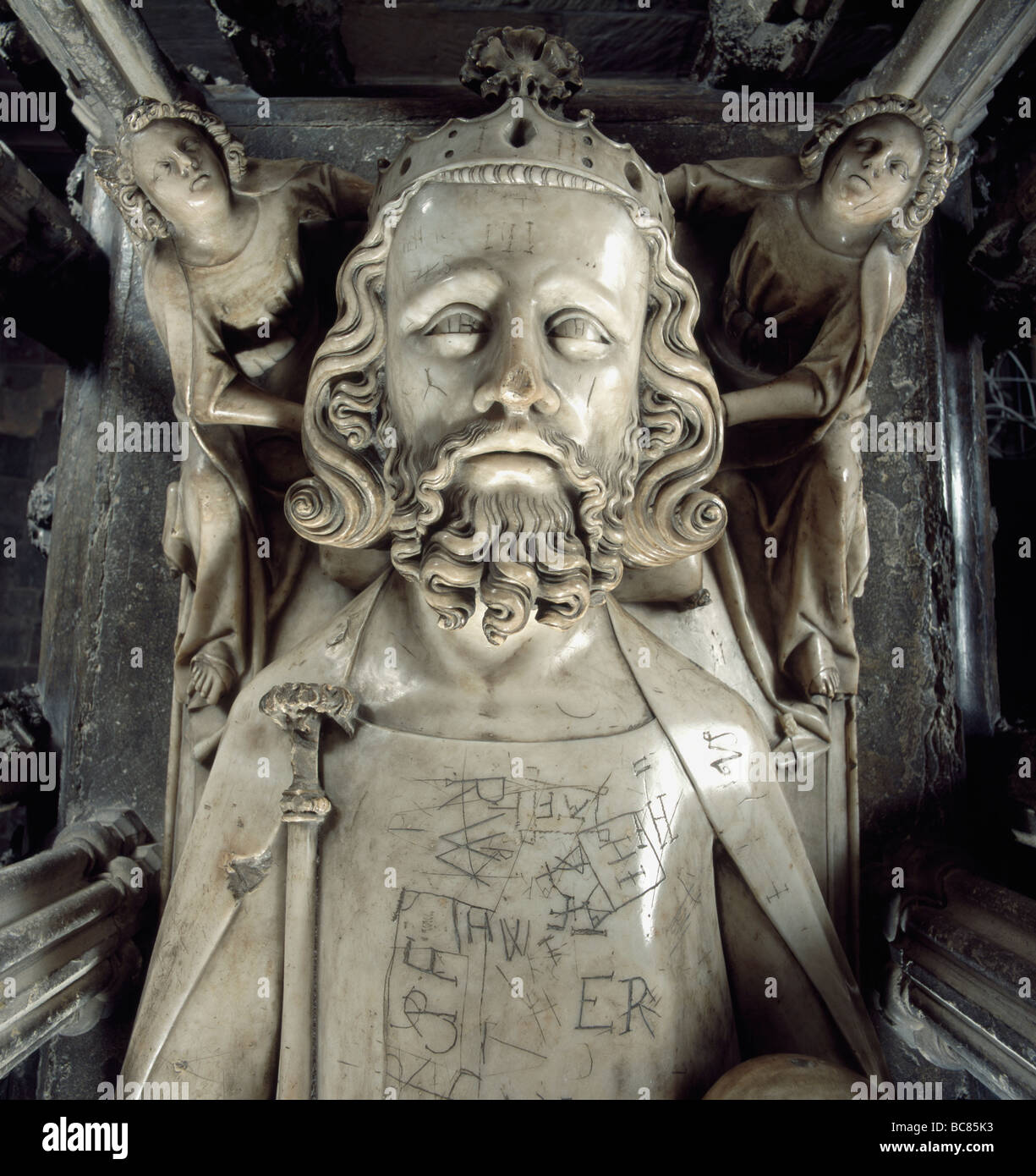 Gloucester Cathedral tomb of Edward II murdered in 1327. Fulll face Stock Photo