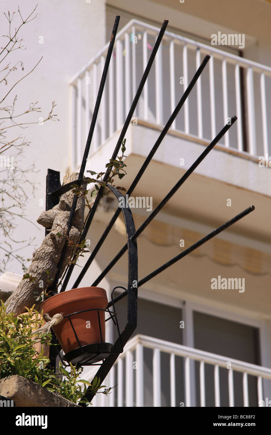 Wrought iron balcony railings hi-res stock photography and images - Alamy