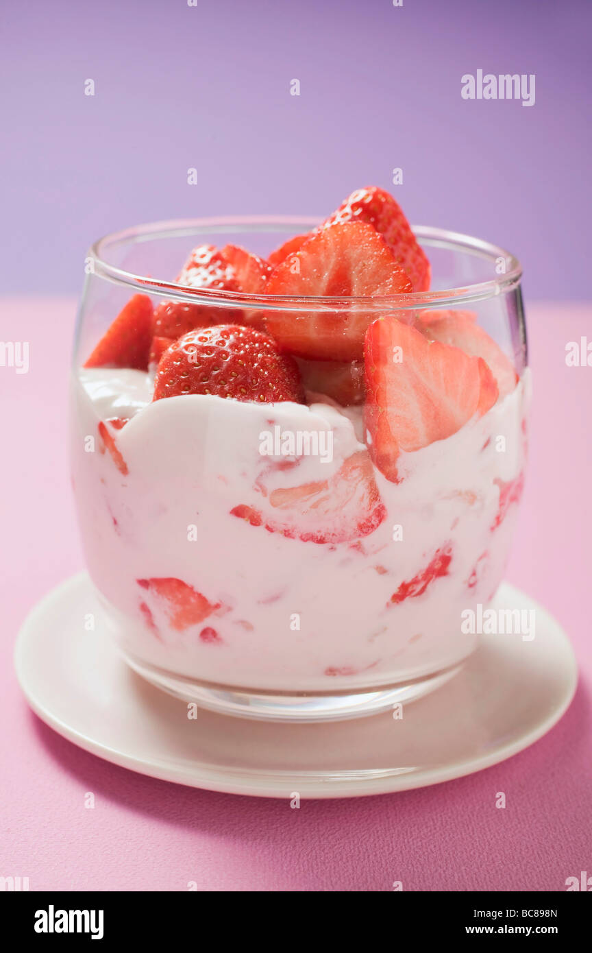 Strawberry quark in glass Stock Photo - Alamy