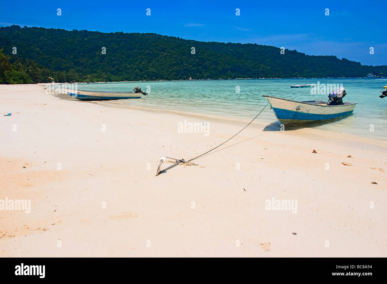 Two boats on beach hi-res stock photography and images - Alamy