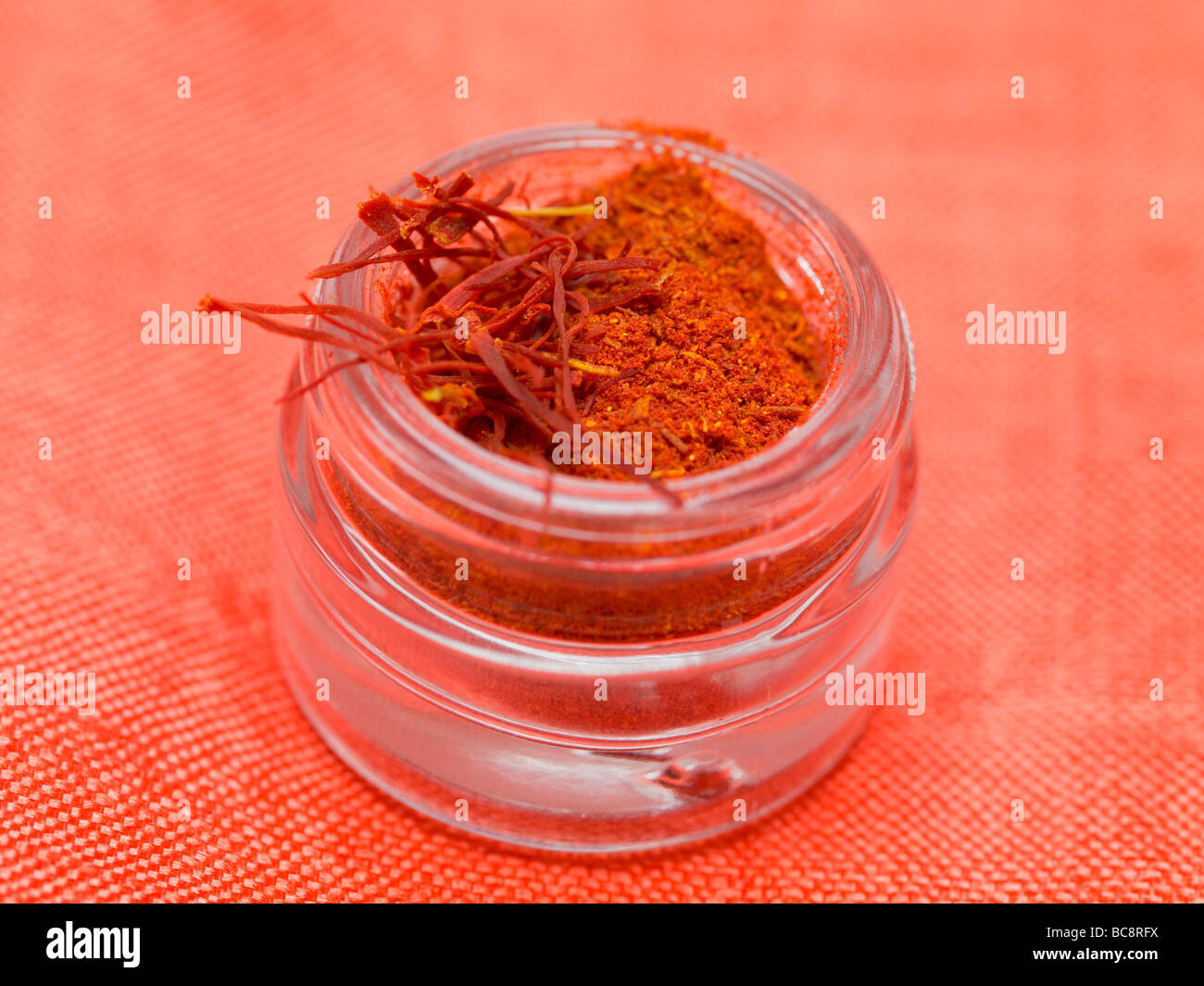Saffron powder and saffron threads in screwtop jar Stock Photo Alamy