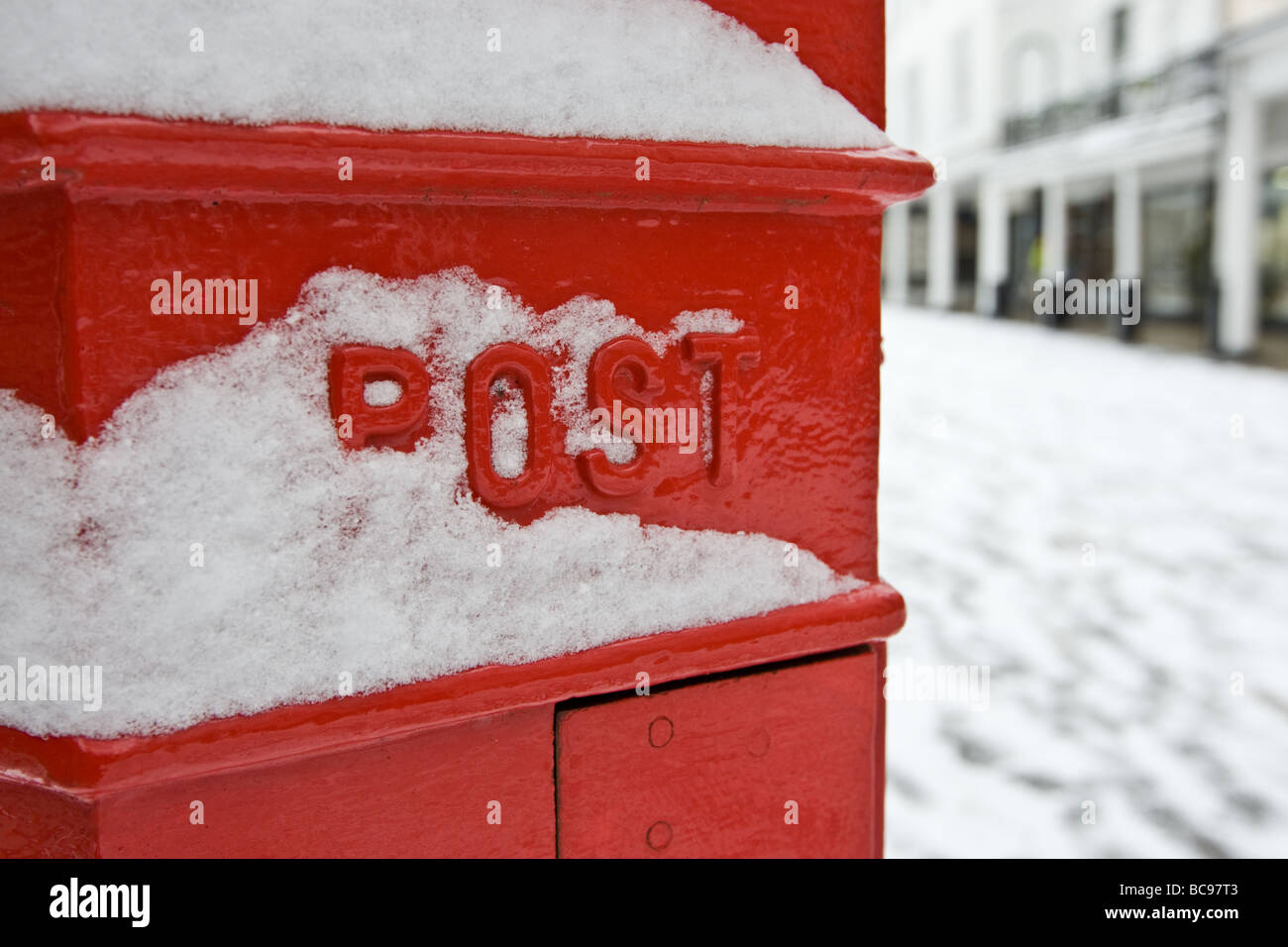 Snow post box the pantiles hi-res stock photography and images - Alamy