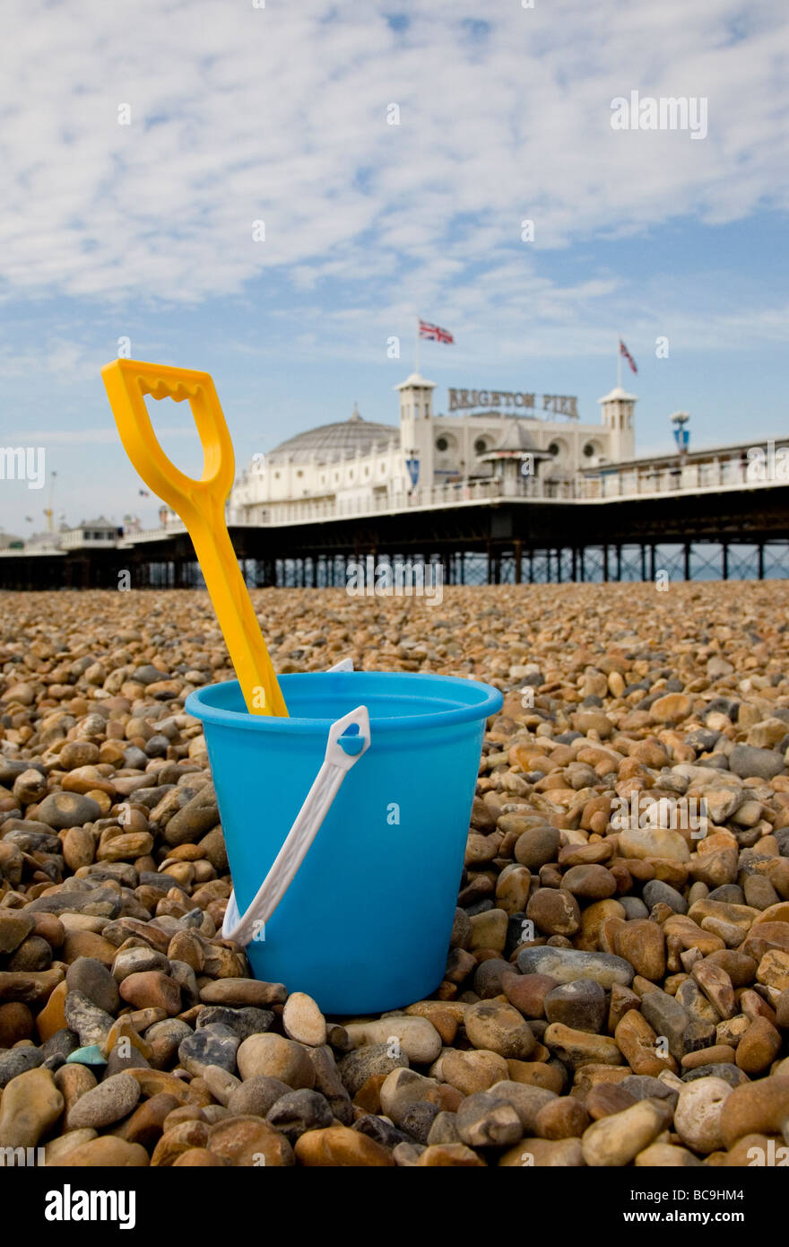 bucket and spade on brighton beach Stock Photo Alamy