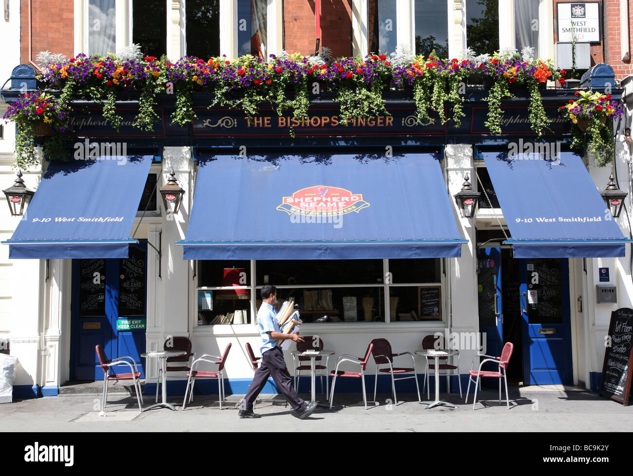 The Bishop's Finger pub, West Smithfield, London Stock Photo - Alamy