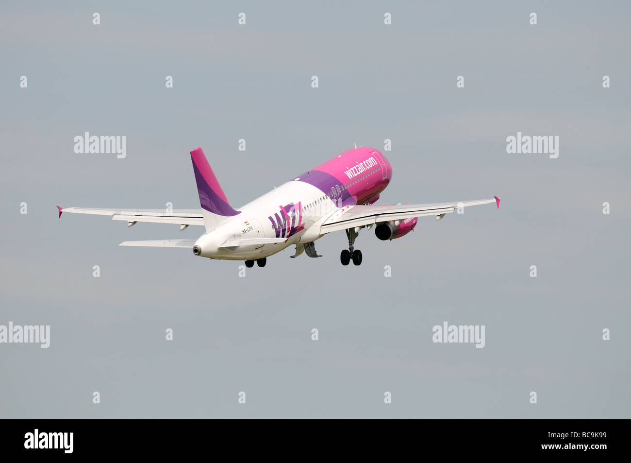 Wizzair Airbus A321 departs Luton Airport Stock Photo - Alamy