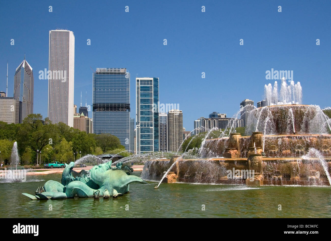 Buckingham Fountain located in Grant Park Chicago Illinois USA Stock ...