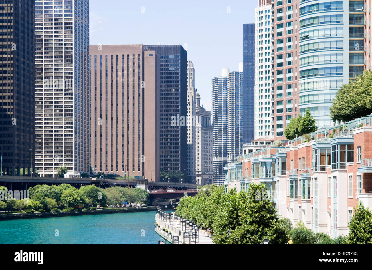 Apartments along Chicago River Stock Photo Alamy
