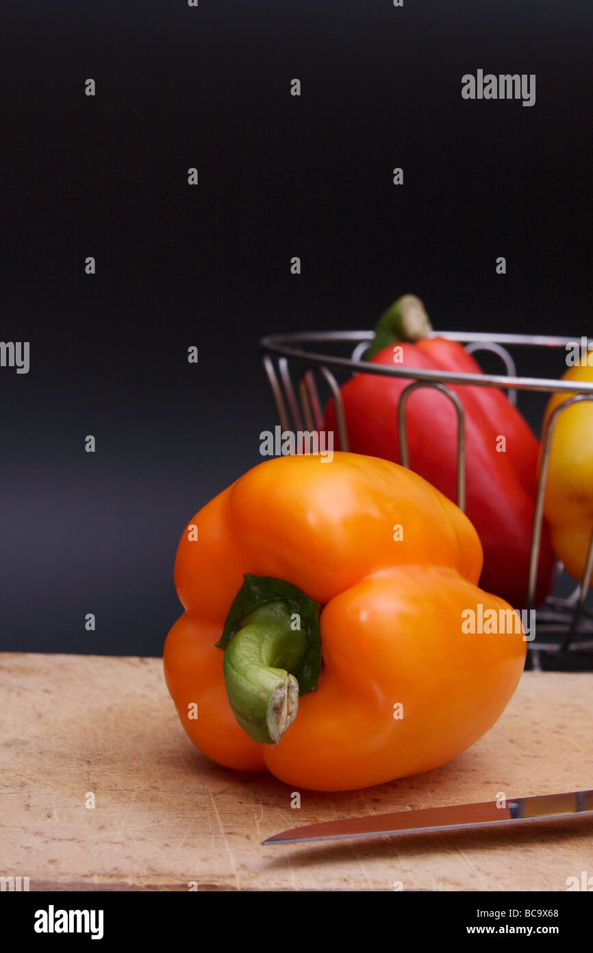 bell pepper on chopping board Stock Photo - Alamy